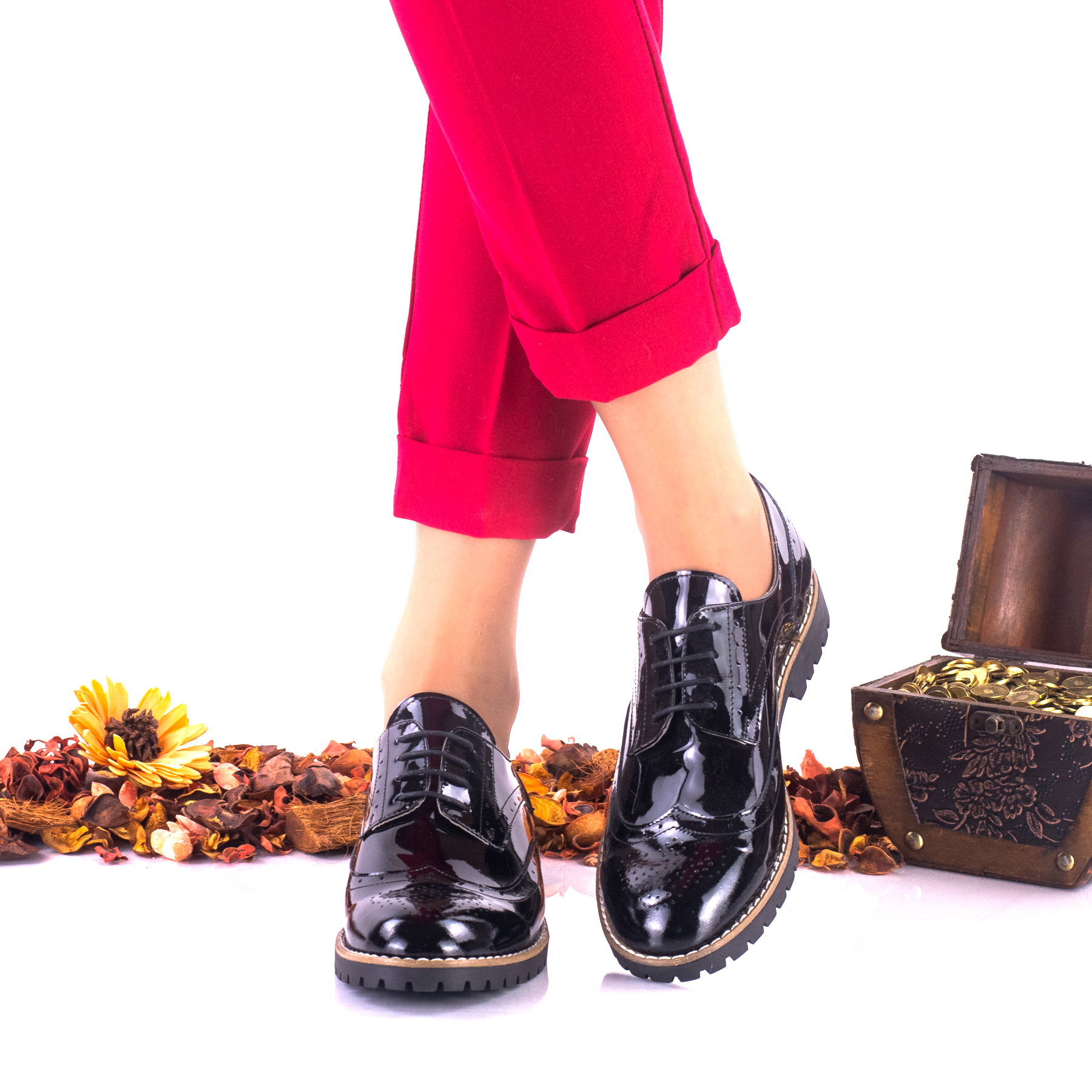 Oferta marimea 38,40 - Pantofi dama casual din piele naturala lacuita cu siret - LNA239NL