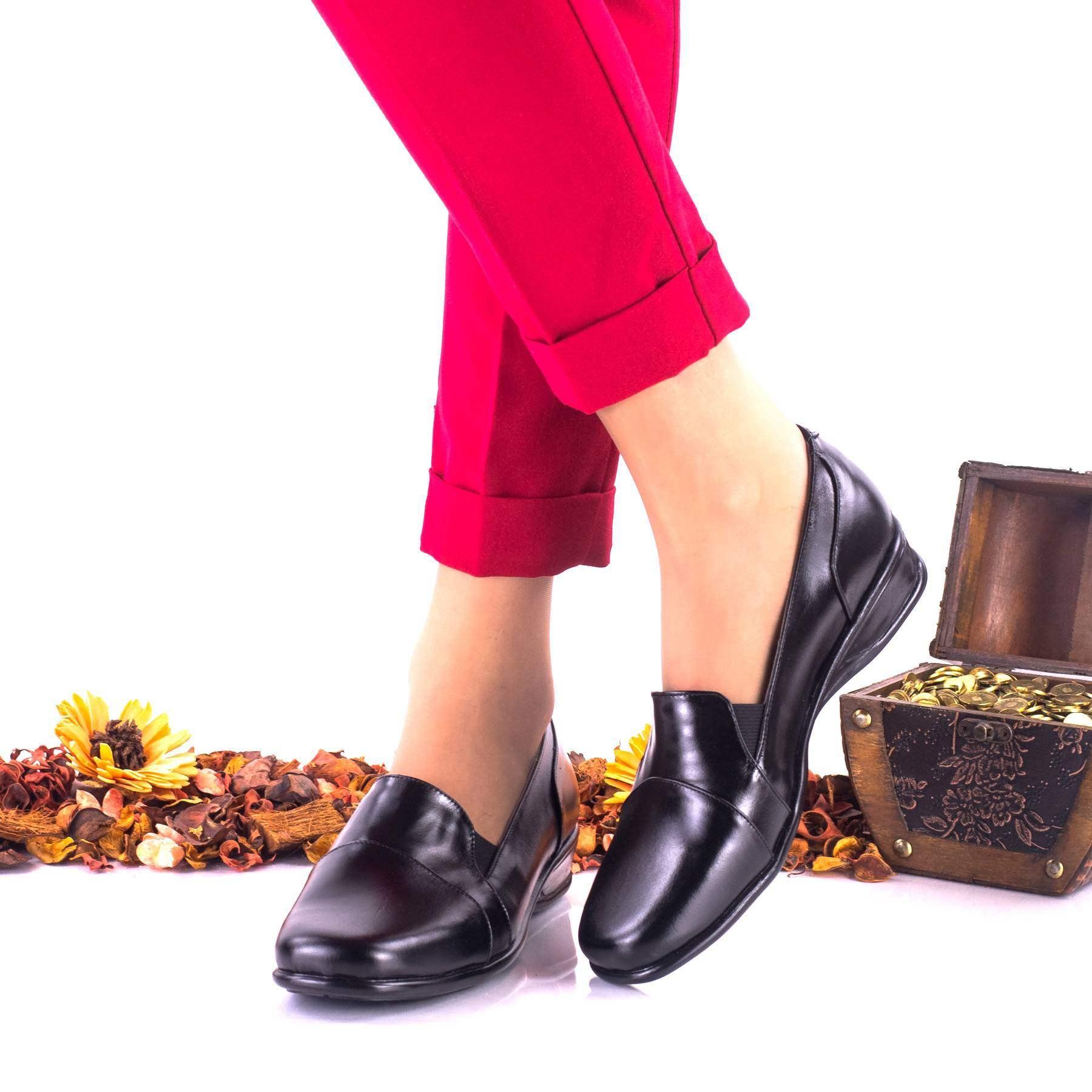 Oferta marimea 38 - Pantofi dama negri, casual din piele naturala cu talpa ortopedica LNA42