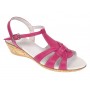 Sandale dama fucsia din piele naturala cu barete si catarama purtate cu jeansi S27ROZ