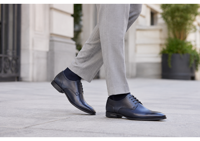 Pantofi barbati bleumarin din piele naturala eleganti cu siret si perforatii decorative