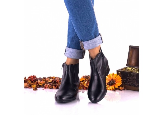 Oferta marimea 37, Botine dama negre din piele naturala cu fermoar - LNA275NP